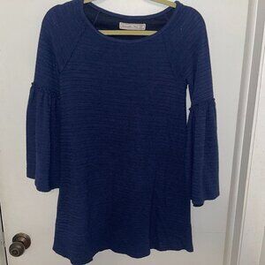 Abercrombie & Fitch Navy Blue textured tunic top. Oversized.Bell sleeves.Size XS
